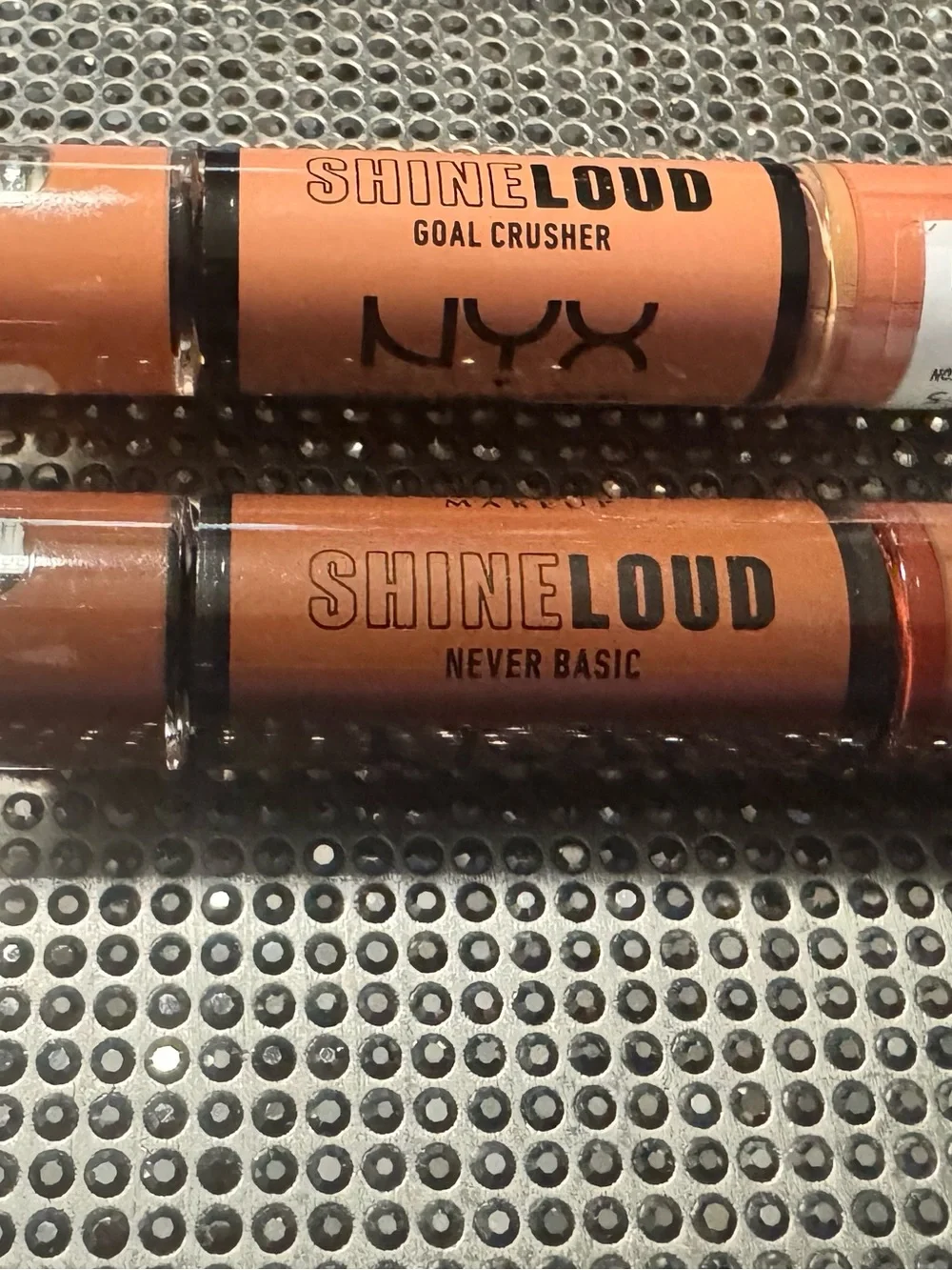 2 NYX SHINE LOUD LIP COLOR